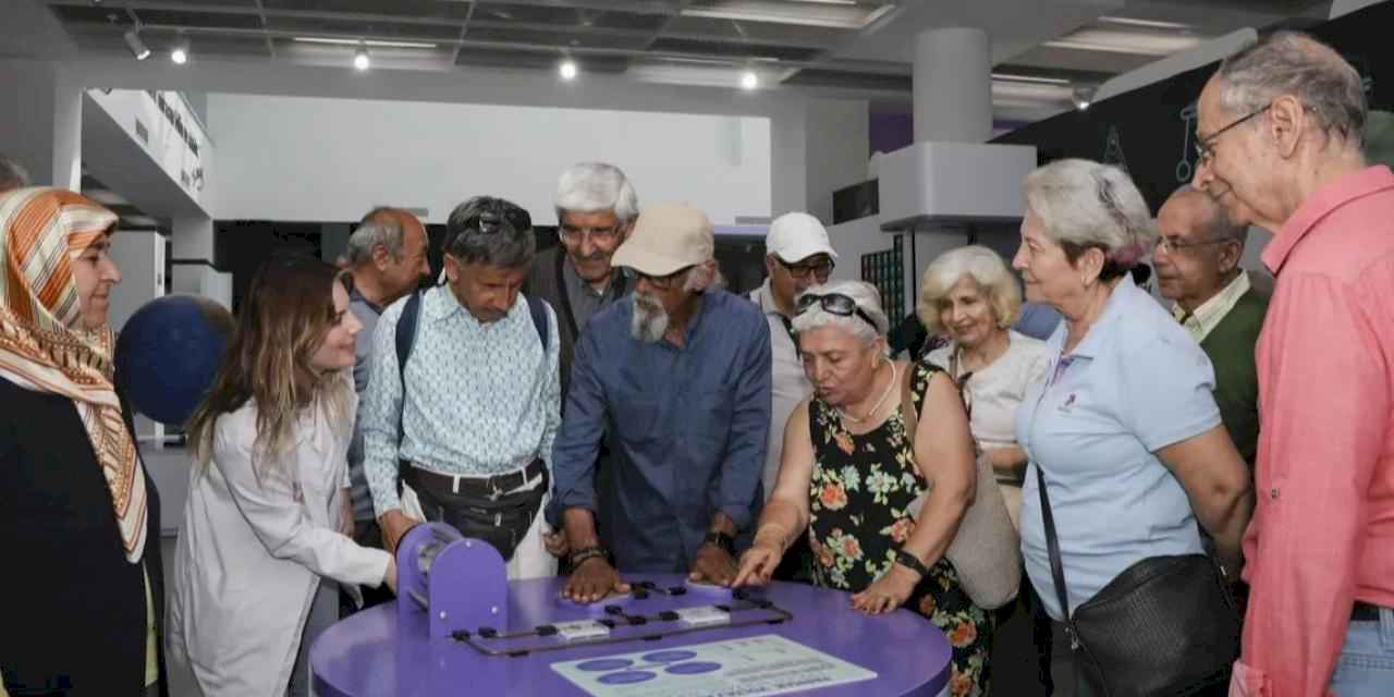 Emeklilerden Mercan Bilim Merkezi’ne tam not