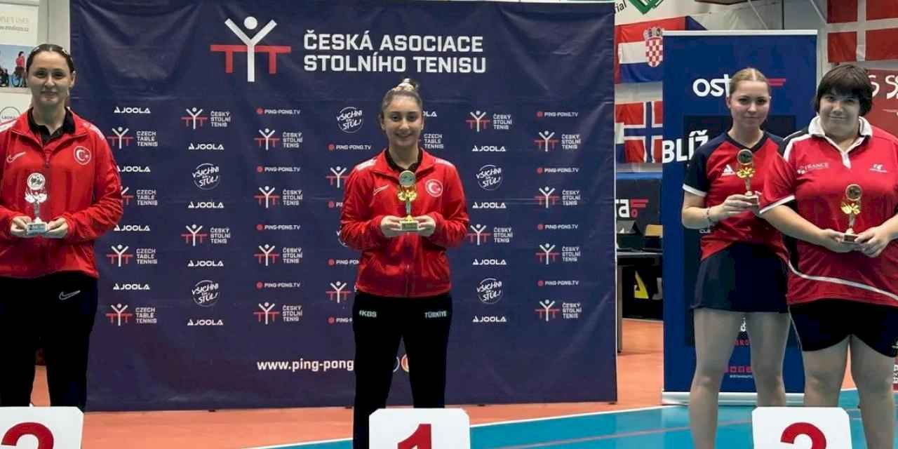 Sakarya Büyükşehir’in başarılı raketi şampiyon oldu