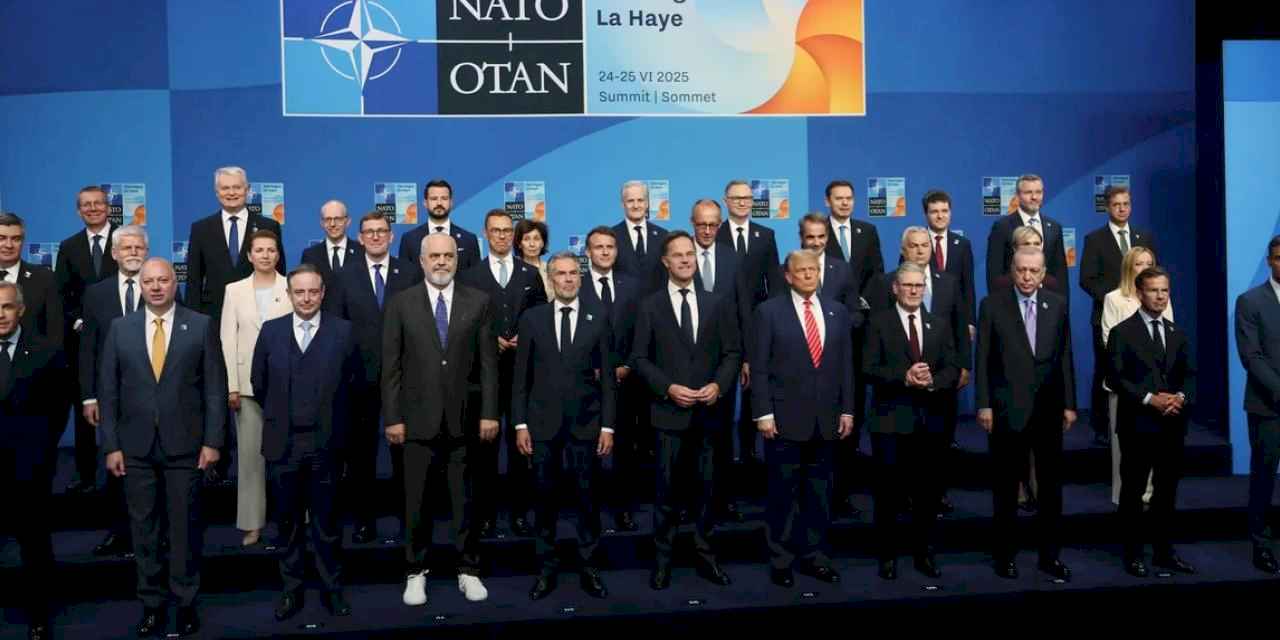 NATO Liderler Zirvesi’nde aile fotoğrafı çekildi