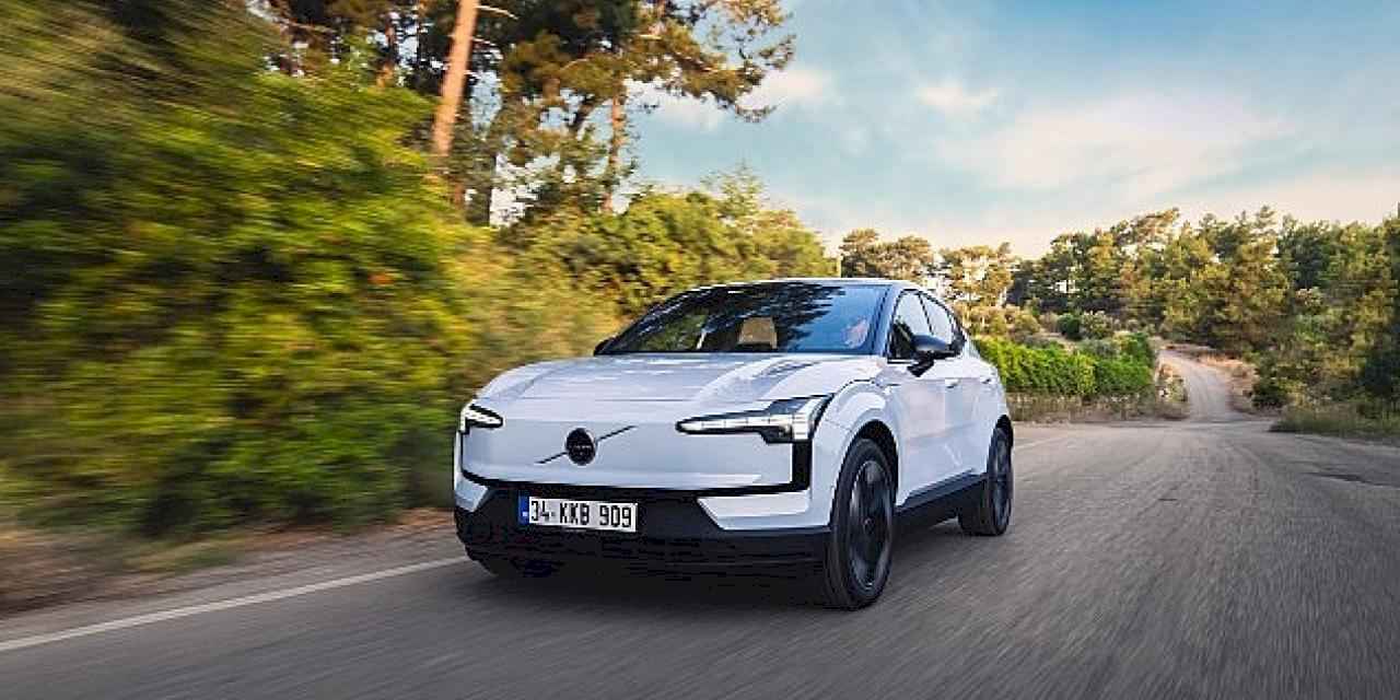 Volvo'nun En Kompakt ve Tamamen Elektrikli SUV'u EX30 Türkiye Yollarında