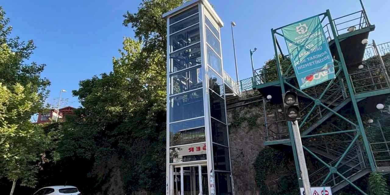 İzmit Tren Garı'nda asansör kulesi tamamlanıyor