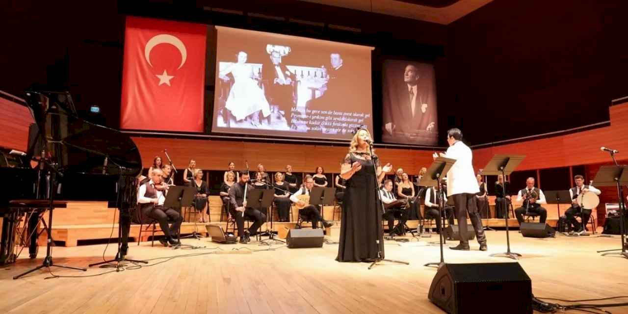 “Cumhuriyetin Divası” Müzeyyen Senar konserle anıldı