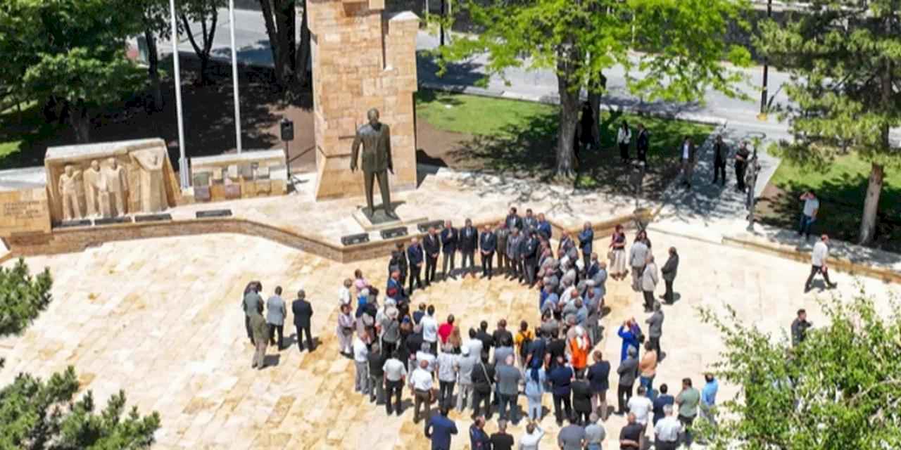 Sivas'ta Atatürk Anıtı yeni yüzüyle halkla buluştu