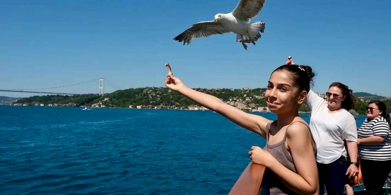 Şehir hatlarından çocuklara karne hediyesi