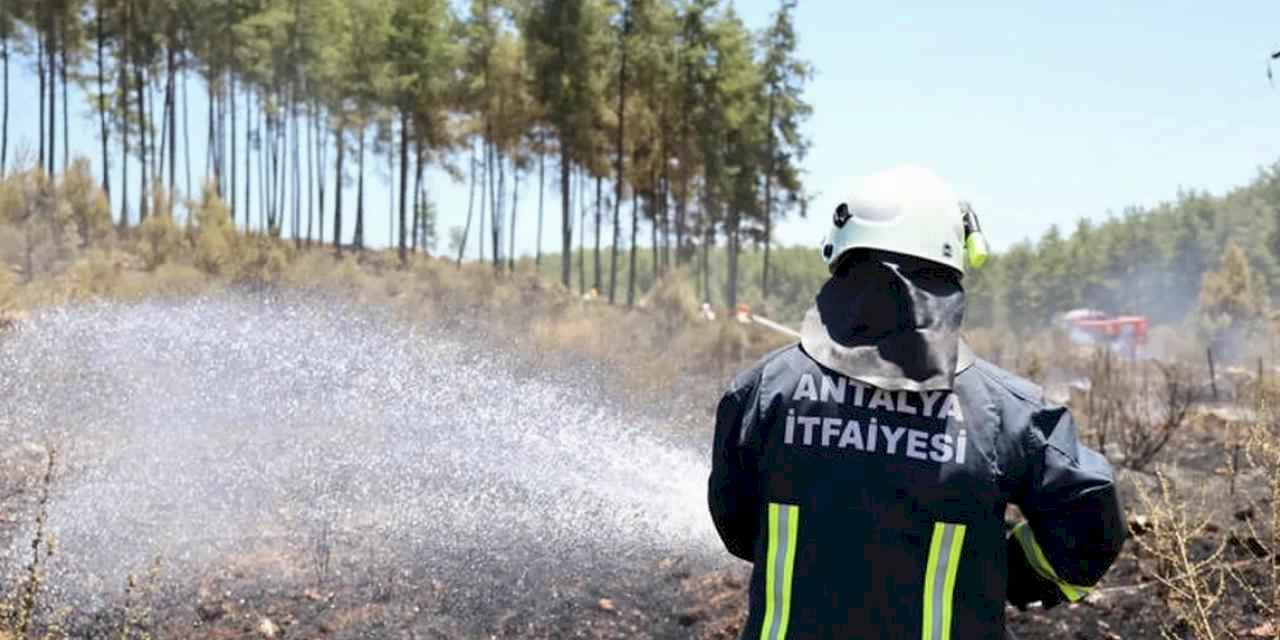 Antalya İtfaiyesi’nden orman yangınlarına müdahale