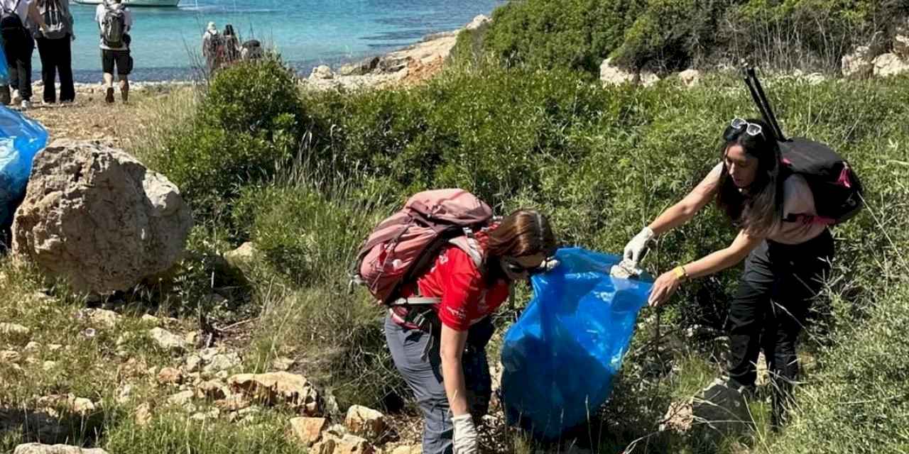 İzmir'de gençler Efes Mimas Yolu’nda doğayla buluştu