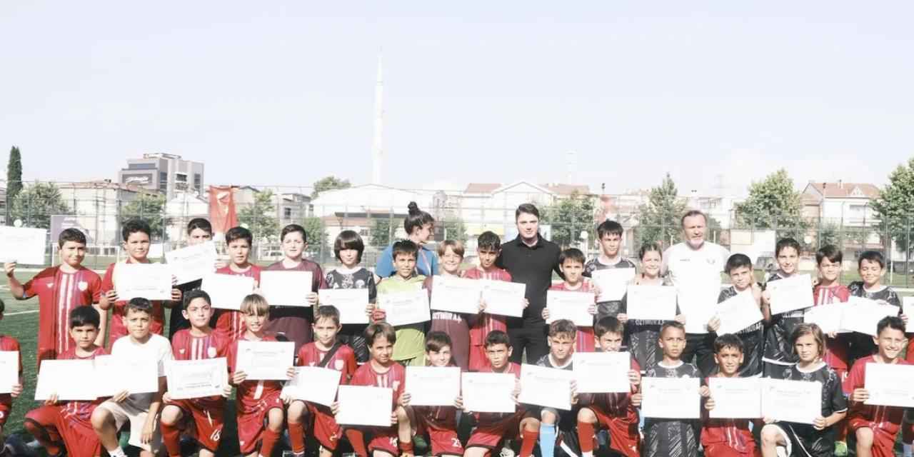 Minikler sertifikalarını Kaan Gürbüz’den aldı