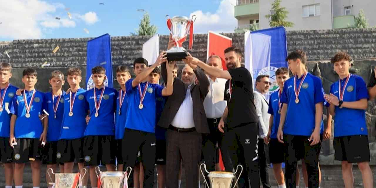 Kayseri Talas'ın altın çocukları yine tarih yazdı