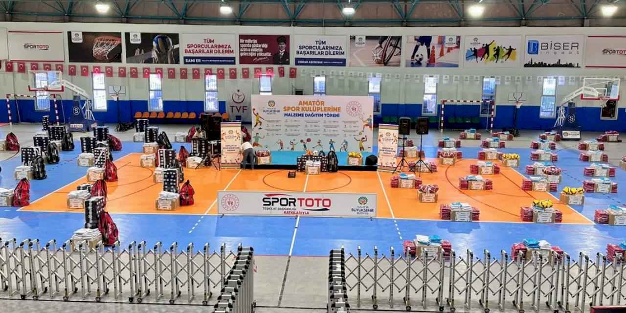 Malatya'da amatör spora malzeme desteği