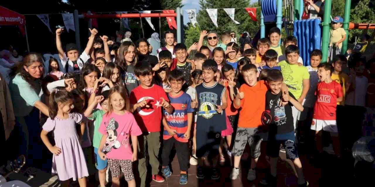 İzmitlilerin yüzleri mahallelerde geleneksel şenliklerle gülüyor