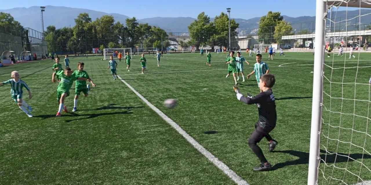 Geleceğin futbolcuları Osmangazi’de sahaya çıktı