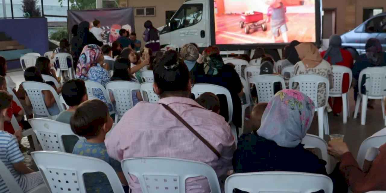 İzmitli çocukların sinema keyfi
