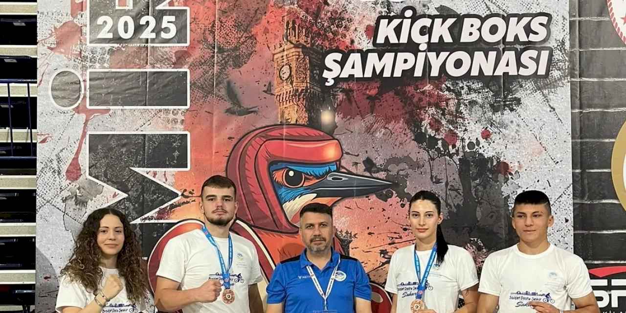 Sakarya Büyükşehir’in yumruğu Türkiye üçüncülüğünü getirdi