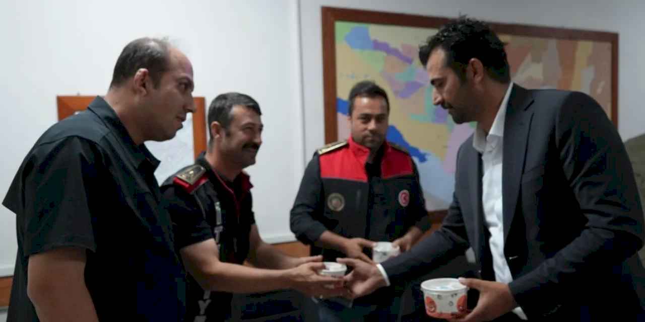 Kahramanmaraş'ta Ülkü Ocakları'ndan 'Ateşin Kahramanlarına' aşure ikramı