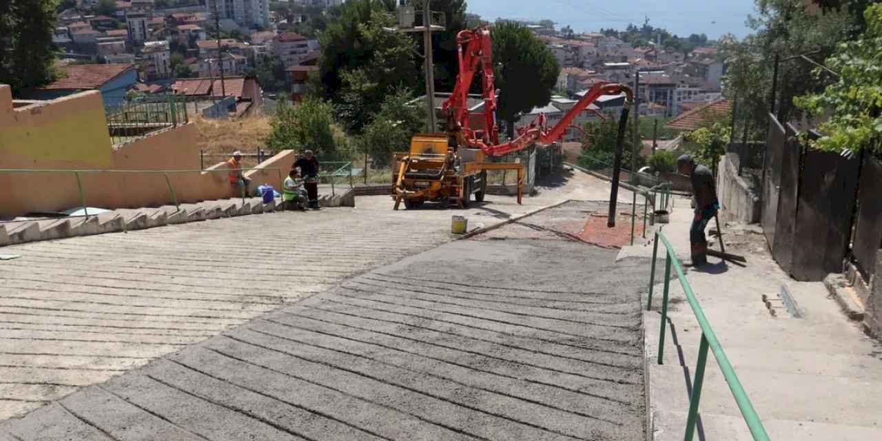 Kocaeli İzmit'te 20 yıllık soruna 'beton yol' çözümü