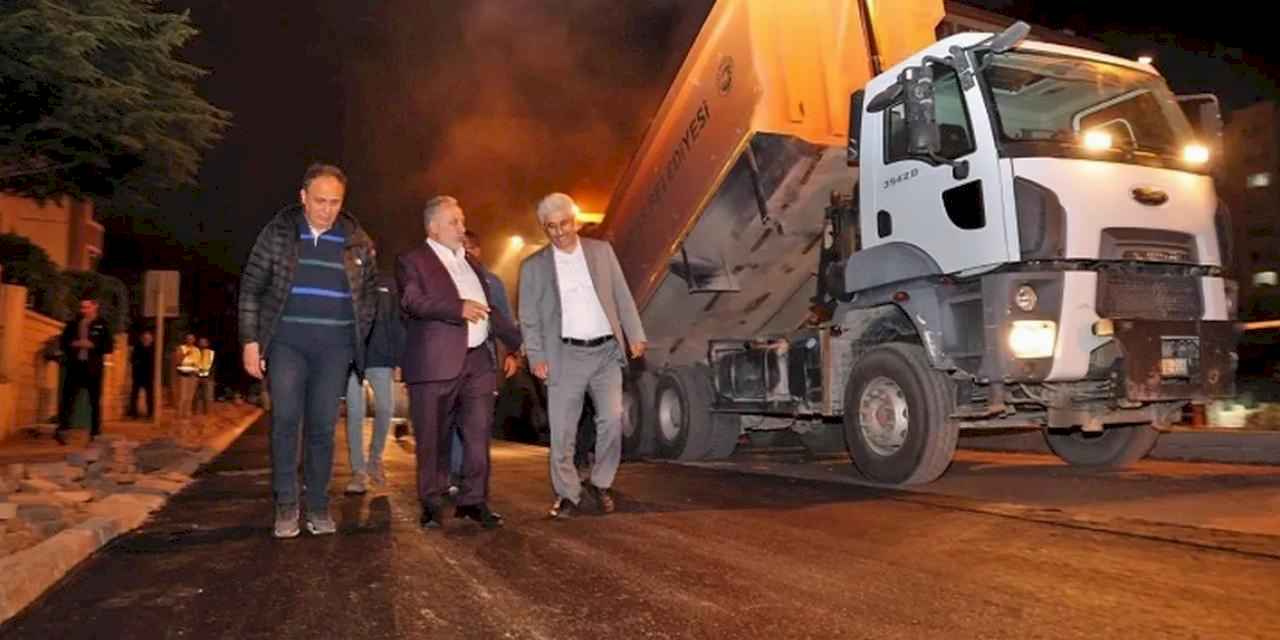 Kayseri Talas'ta gece asfalt mesaisi... Başkan Yalçın'dan gece teftişi