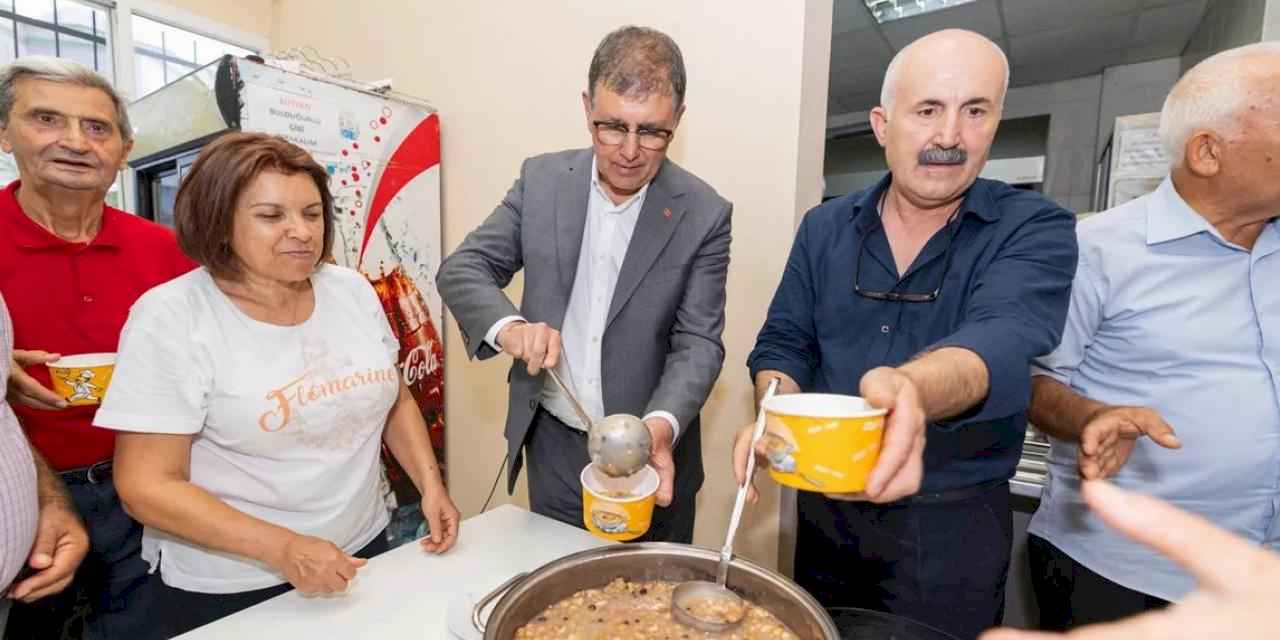 İzmir'de Başkan Tugay bereketi paylaştı