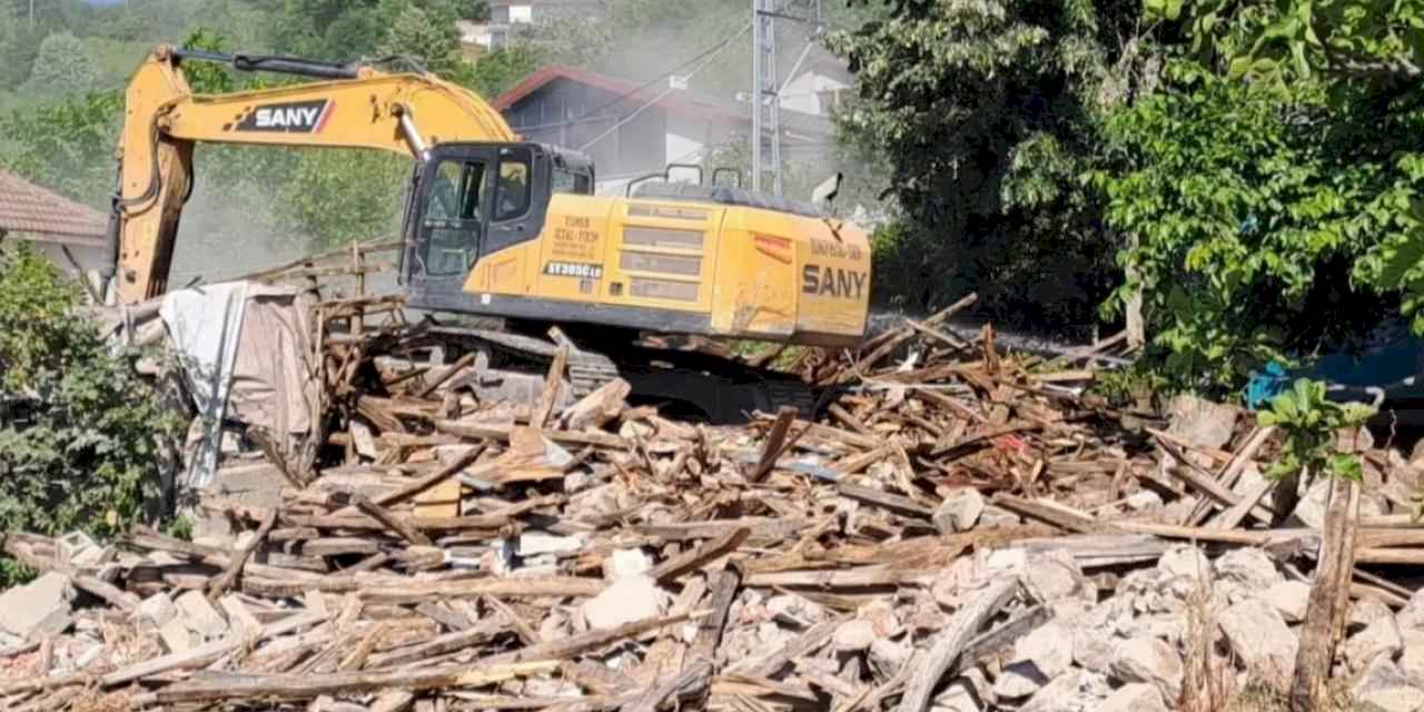 Gölcük'te riskli yapılara geçit yok!