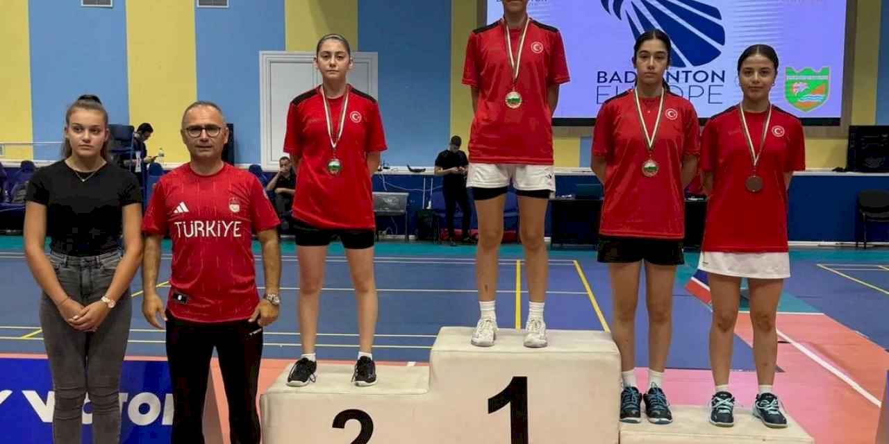Bursa Osmangazili badmintonculardan gururlandıran başarı