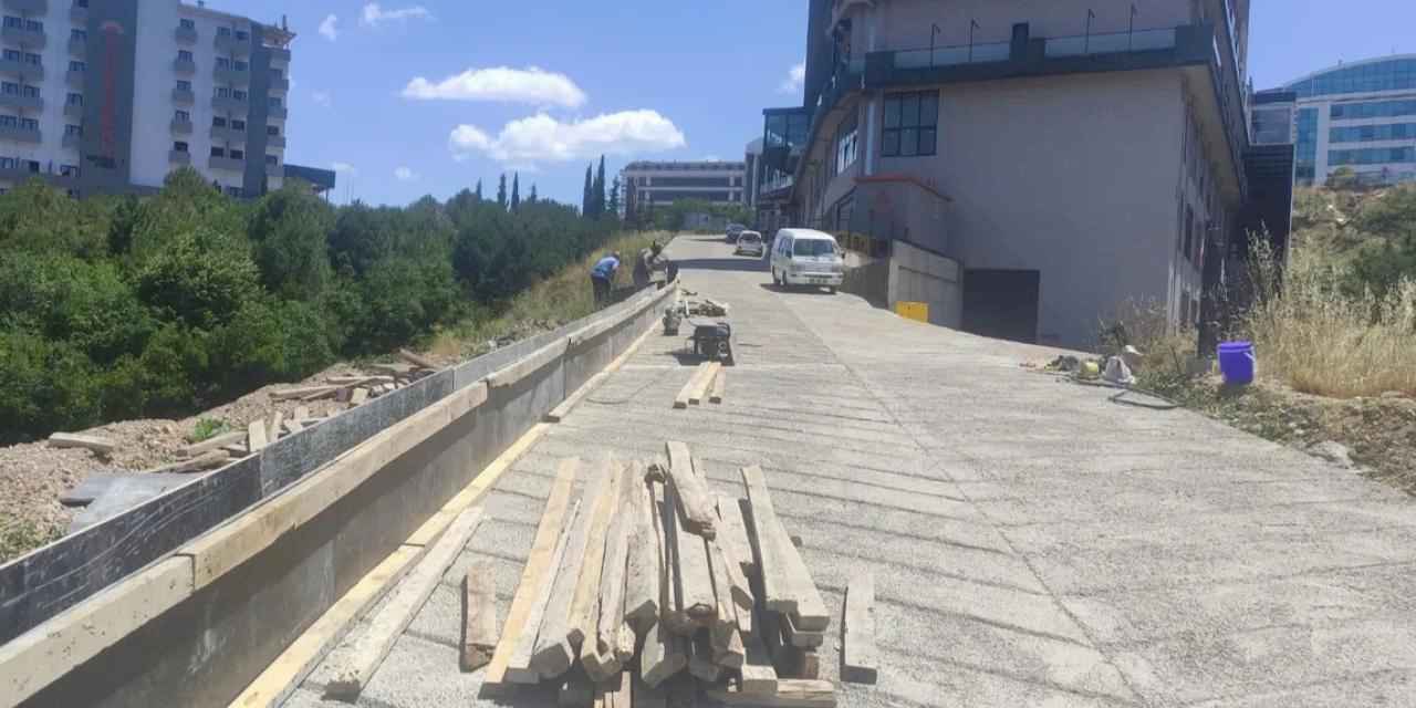 İzmit'te Kabaoğlu’nda parapet çalışması