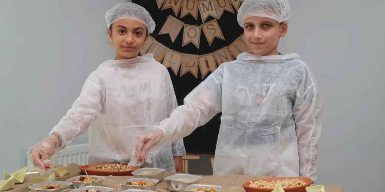 Gebze Arapçeşme'de aşure ikramı