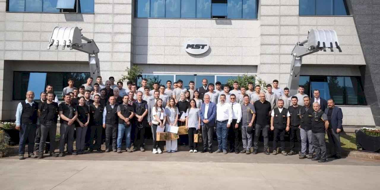 MST Akademi ilk mezunlarını verdi... Sektöre nitelikli genç güç