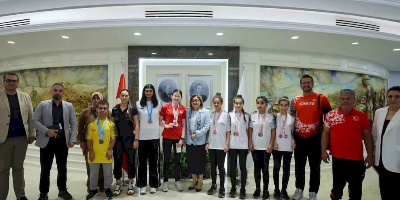 Gaziantep’in şampiyonları Başkan Şahin’le bir araya geldi