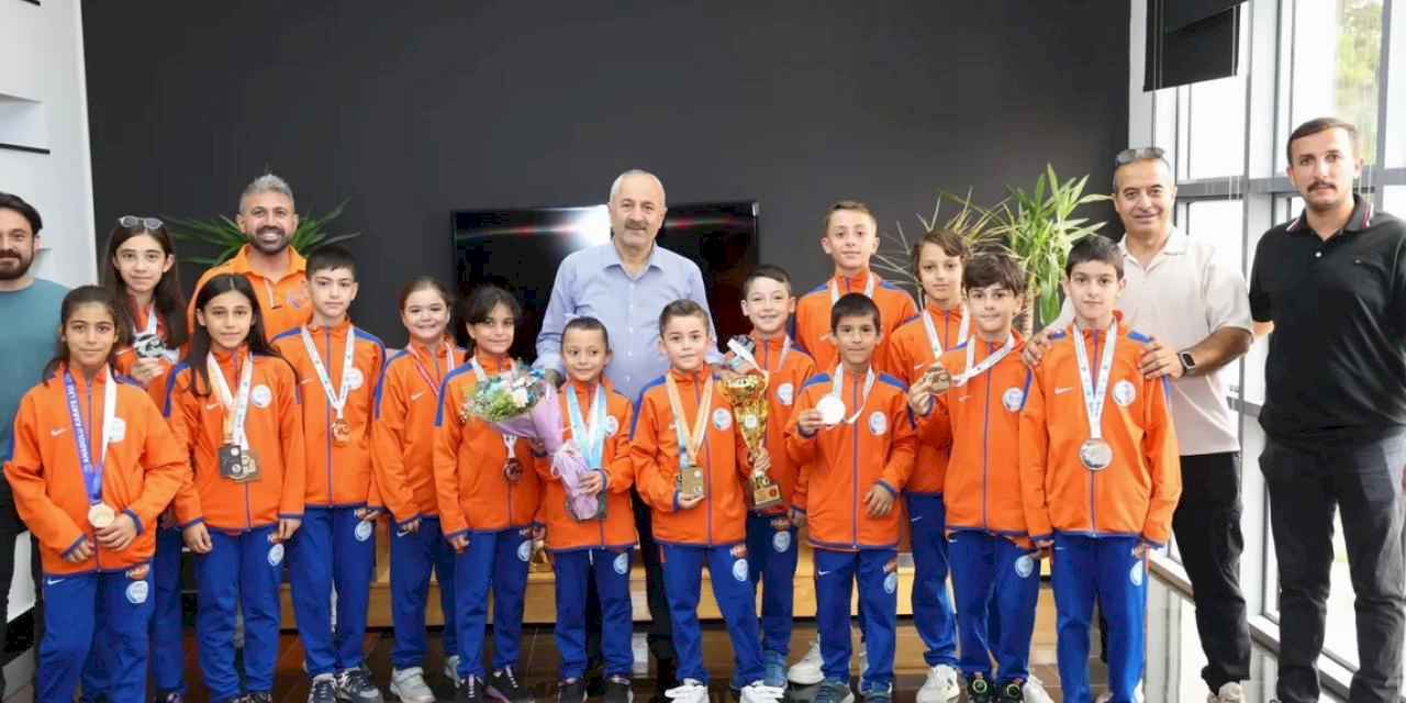 Başkan Büyükgöz, karate şampiyonlarını ağırladı