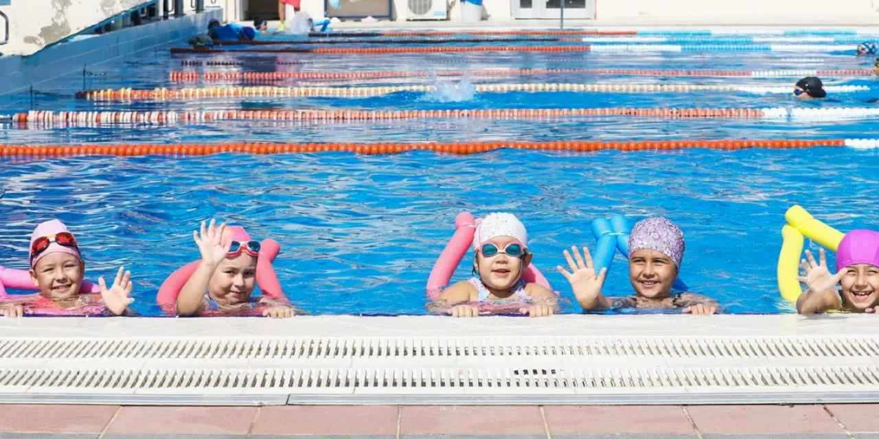 İzmir Narlıdere’de yüzme kursları başladı