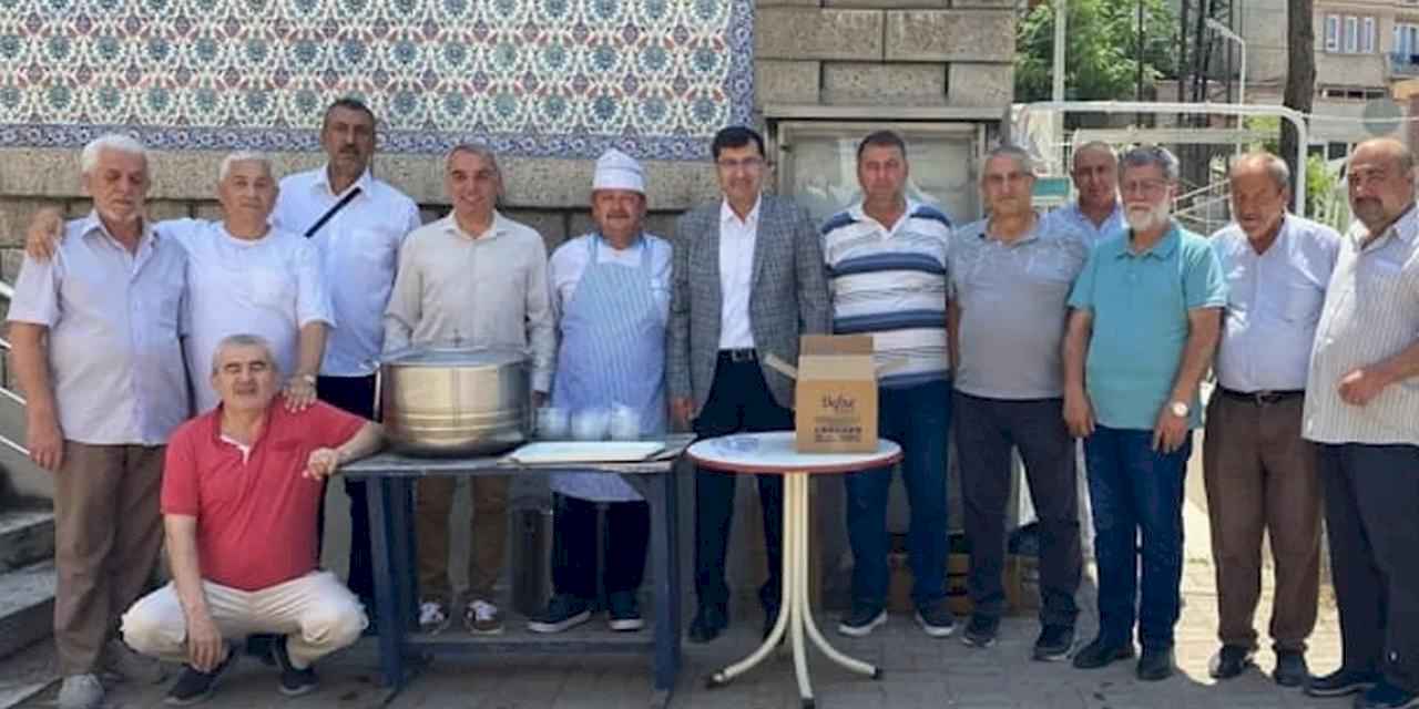 Kütahya Belediyesi'nden halka aşure dağıtımı