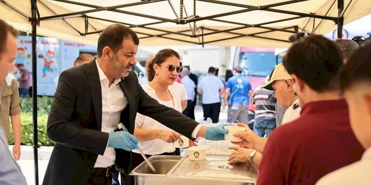 Denizli Büyükşehir'den vatandaşa aşure ikramı