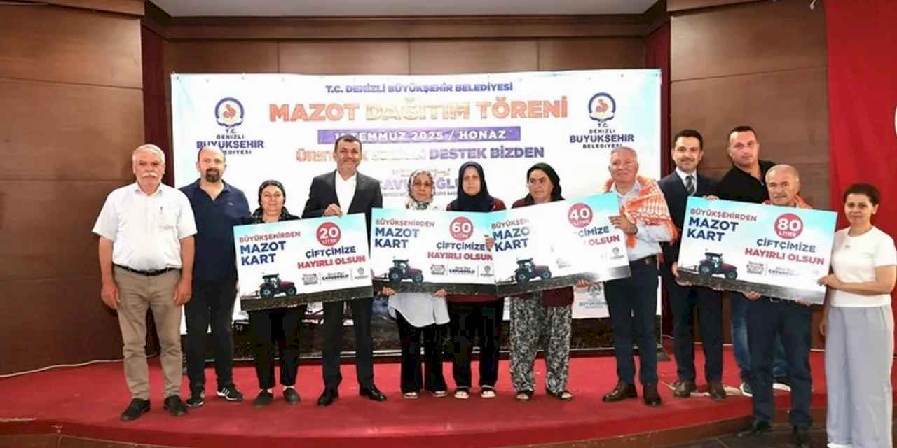 Denizlili çiftçinin ilk mazotu Başkan Çavuşoğlu'ndan