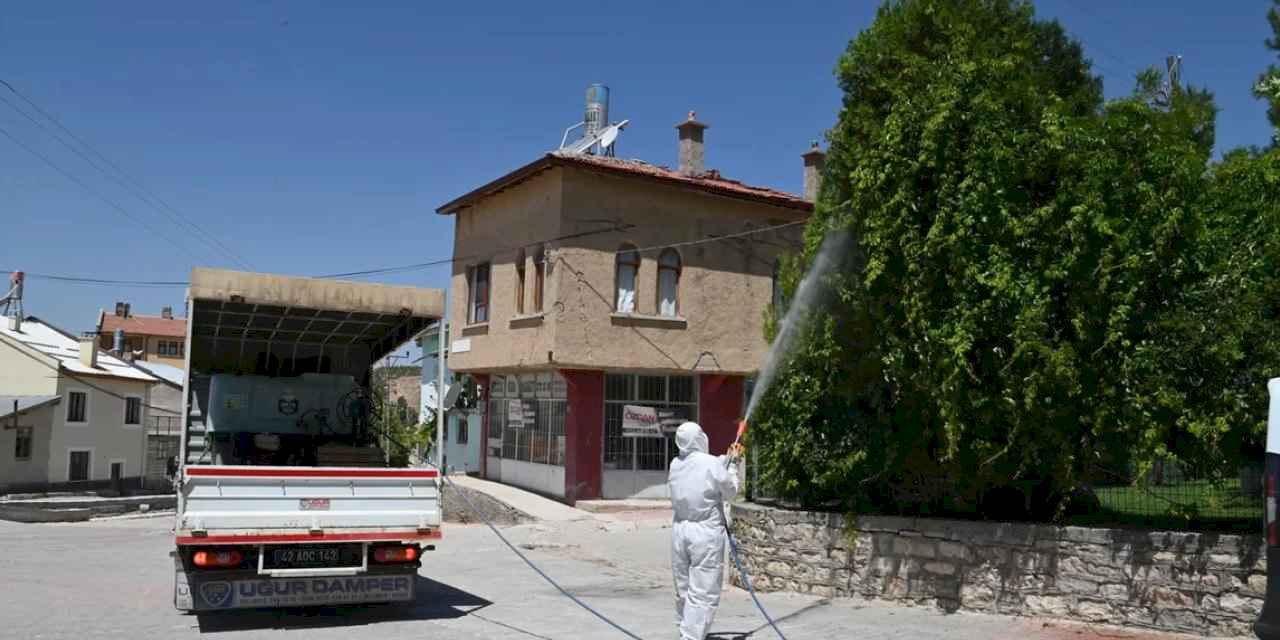 Konya Selçuklu'da yeşil alan ilaçlamaları sürüyor