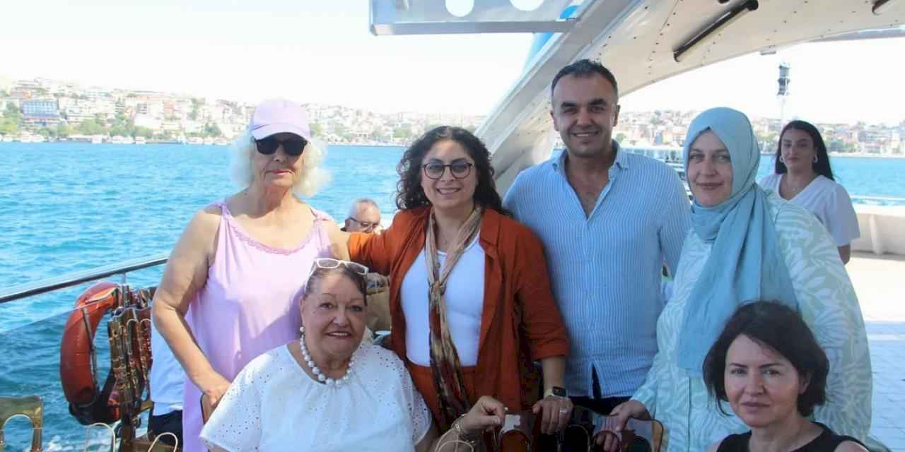 Darülaceze sakinlerinin İstanbul'da Boğaz keyfi