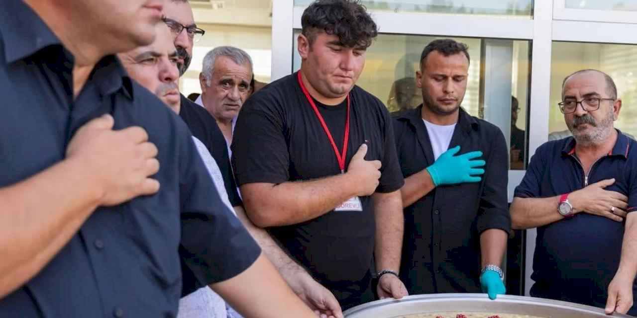 İzmir'de Başkan Tugay Aliağa’da aşure lokmasına ortak oldu