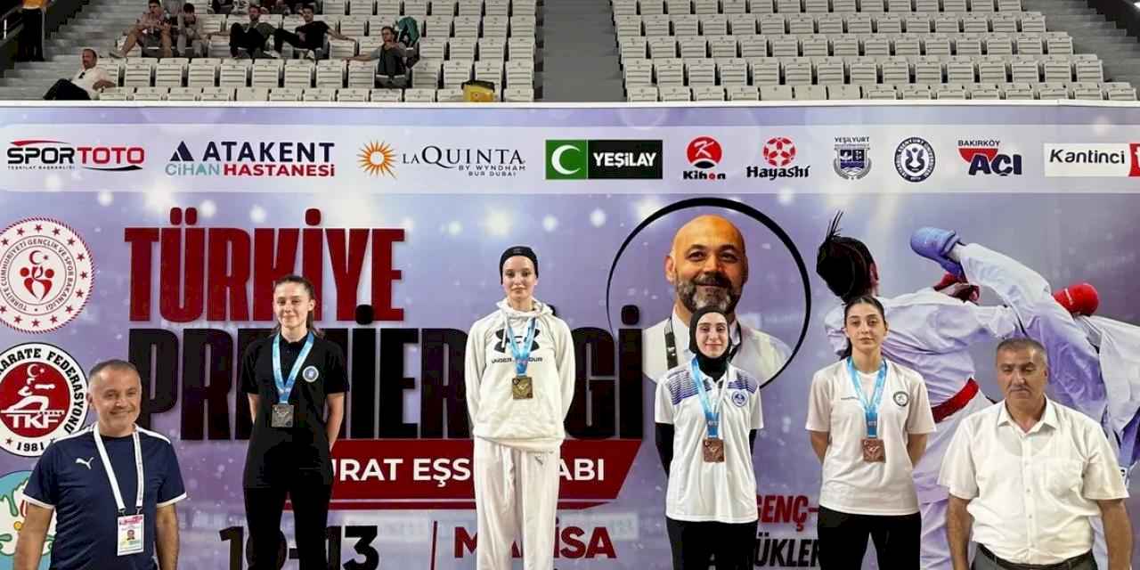 Bursa Büyükşehir Belediyesporlu karatecilerden 8 madalya