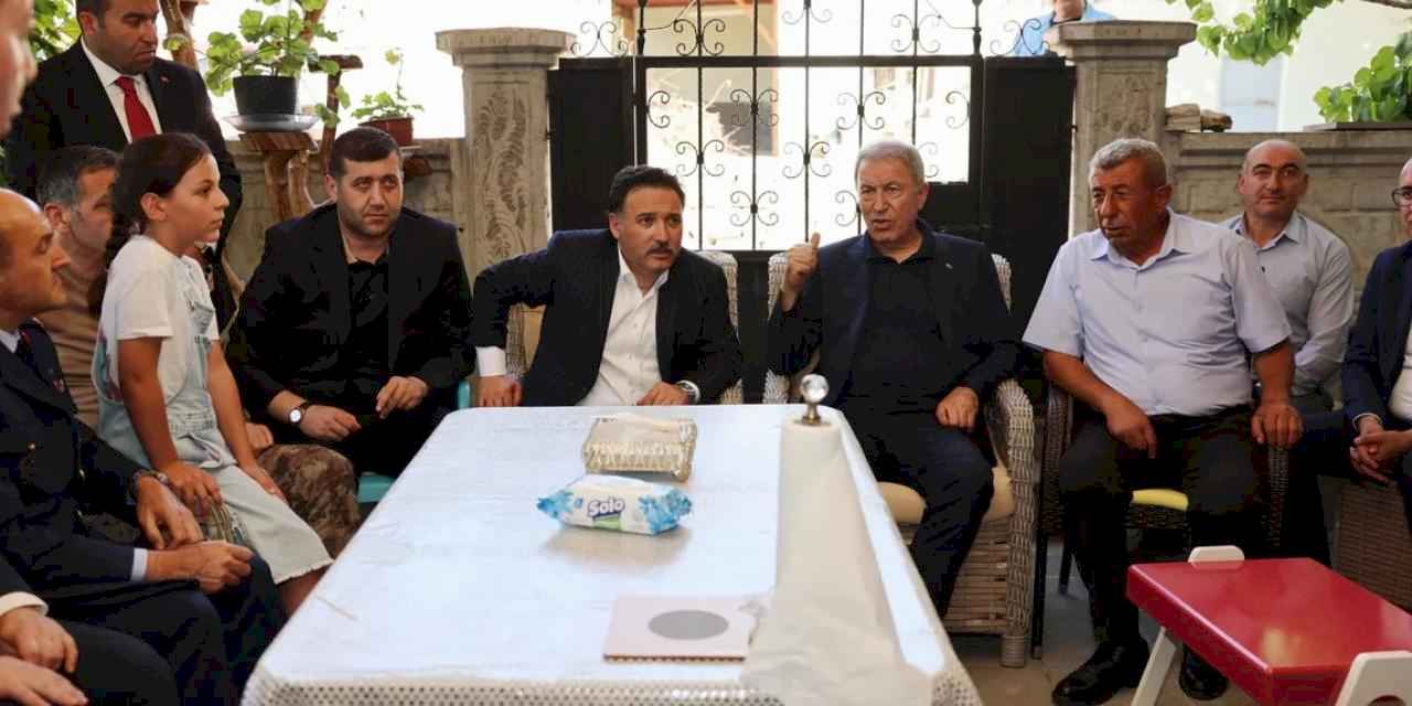 Kayseri protokolünden 15 Temmuz şehitlerinin aileleri ve kabirlerine ziyaret