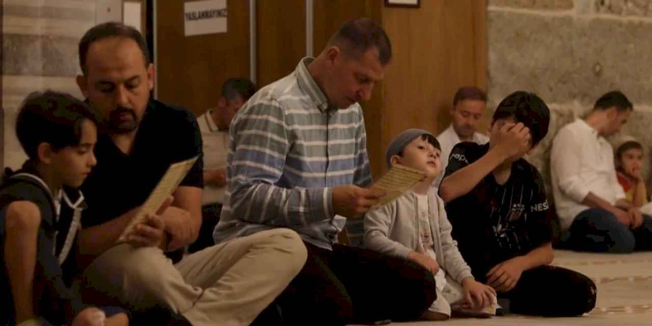 Çocuklar, Yeni Cuma'da 15 Temmuz ruhunu yaşadı