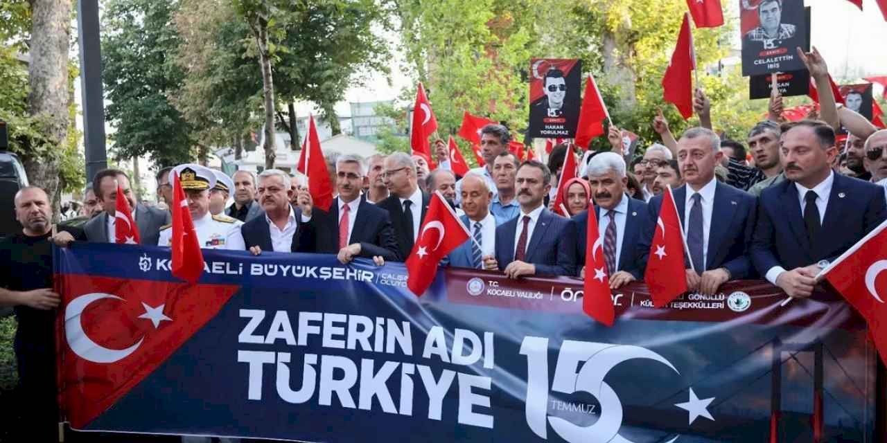 Binlerce Kocaelili 15 Temmuz kortejinde