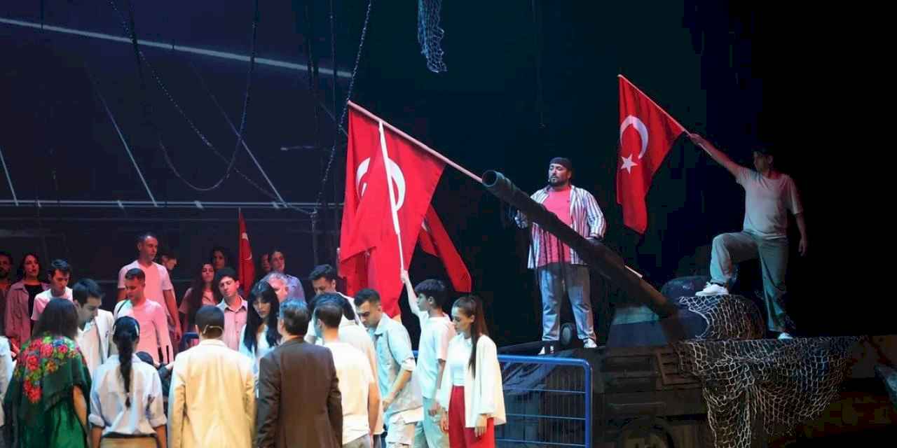 'En Uzun Gece' destanına ilk temsil