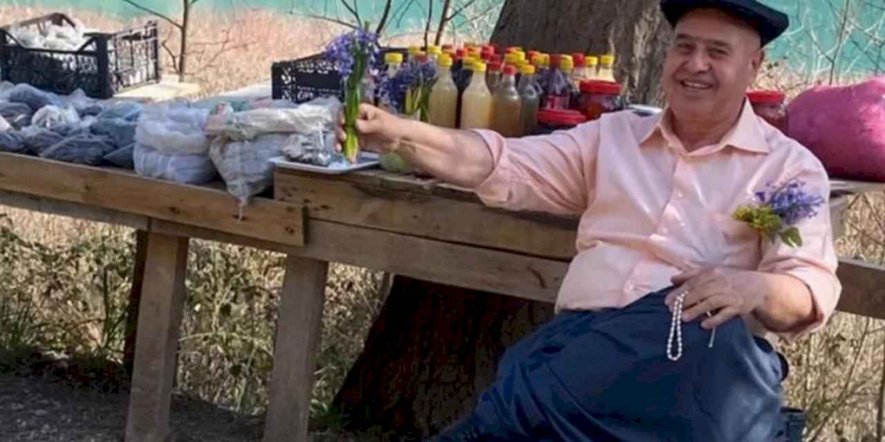 365 gün cebinde çiçek taşıyor