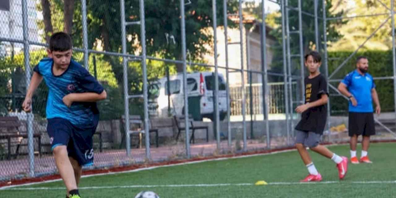 Antalya'da Futbol Akademisi’nde yeni sezon başladı