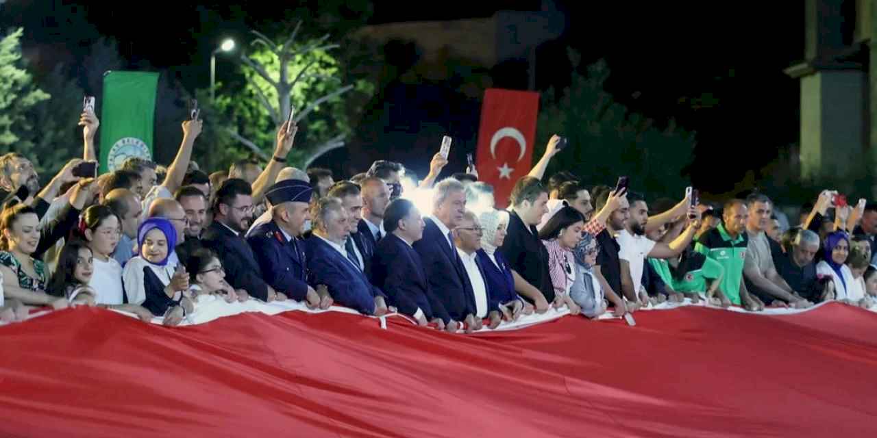 Kayseri Talas'ta 15 Temmuz'a 'en büyük bayrak' damgası