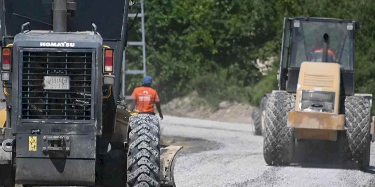 Yarmasu’da 8 kilometrelik yol sathi asfaltla yenilendi