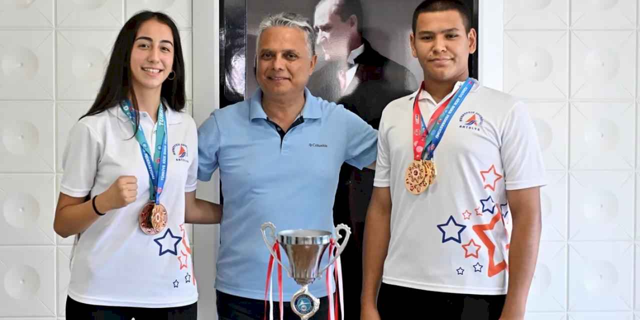 Antalya Muratpaşa'nın altın yumrukları