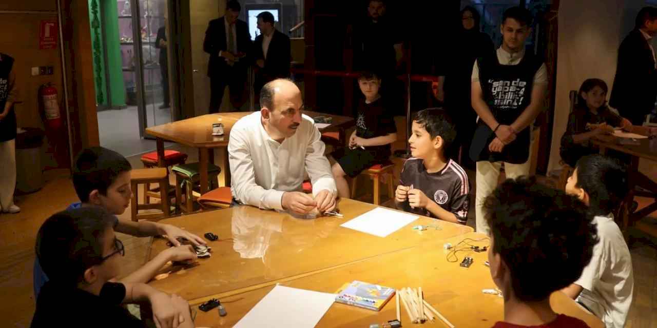 Başkan Altay, yaz bilim kampında çocuklarla buluştu