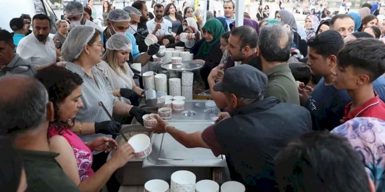Diyarbakır Büyükşehir'den 20 bin kişiye aşure