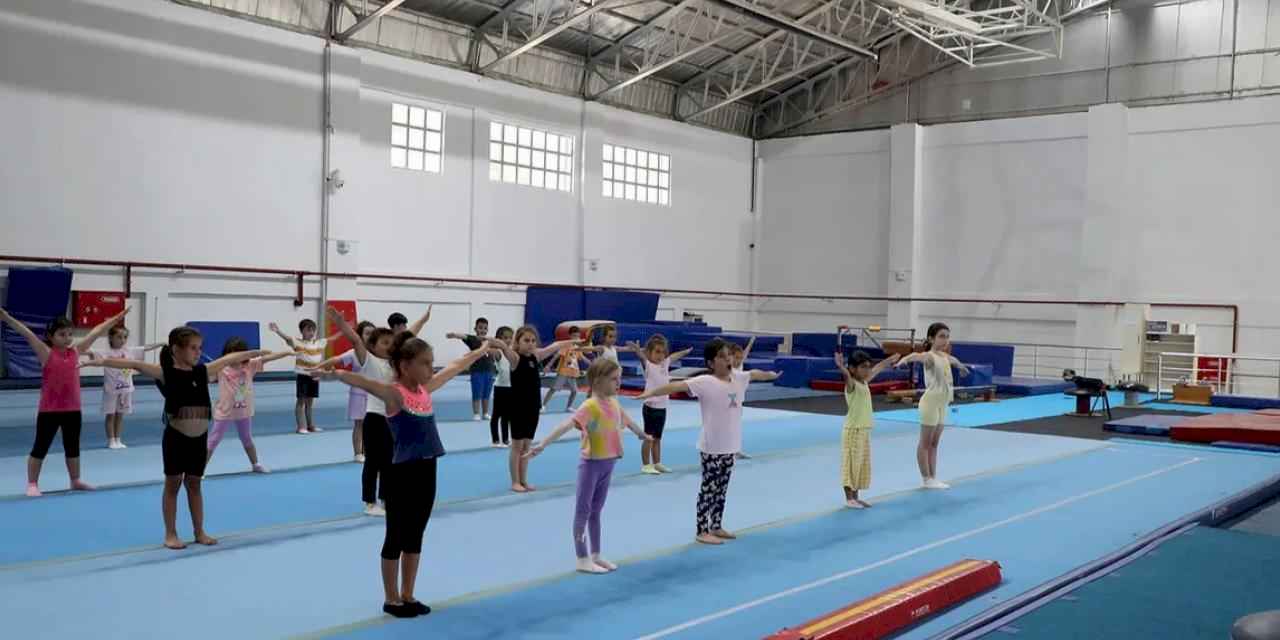 Sakarya’da çocuklar sporun her dalında dolu dolu bir yaz tatiline başladı