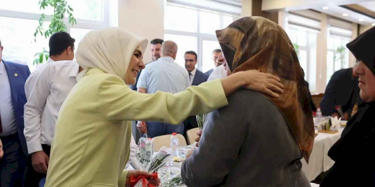 Şehit ailelerine 'Terörsüz Türkiye'yi Bakan Göktaş anlattı