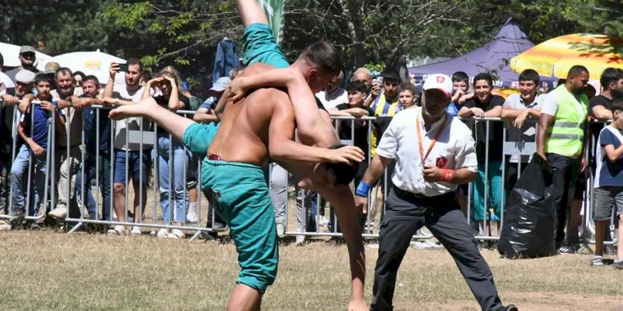 Bursa İznik'in Alıç Yaylası'nda kıran kırana güreş